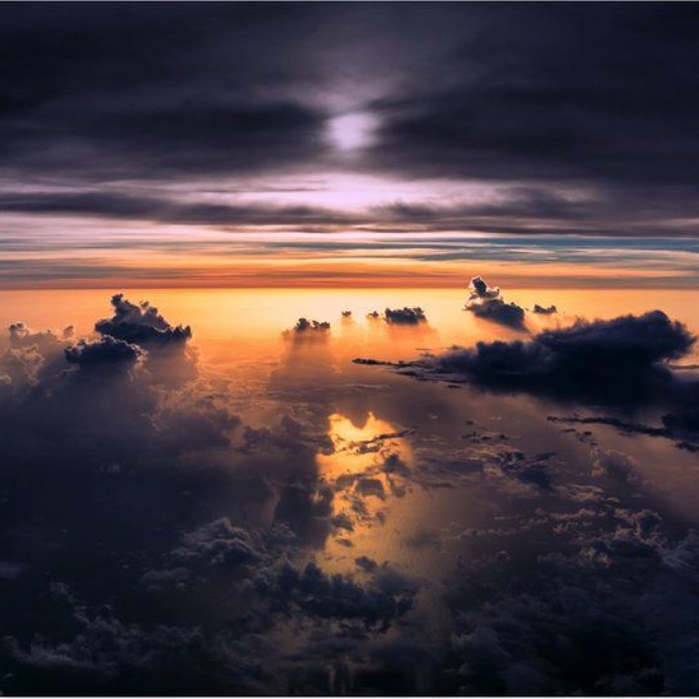 _95132141_sunset-clouds-ocean-shadow-vanheijst_1600px